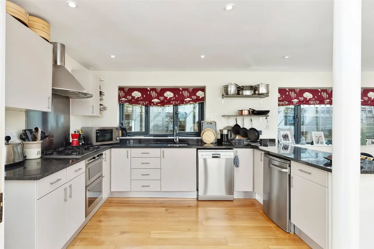 Acacia Road, Hampton, TW12 3DP, photo 7