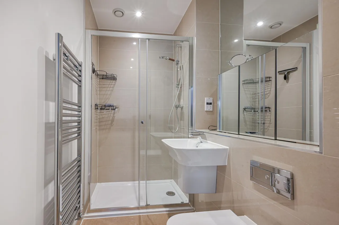 Baltic Avenue, Brentford, TW8, photo 10