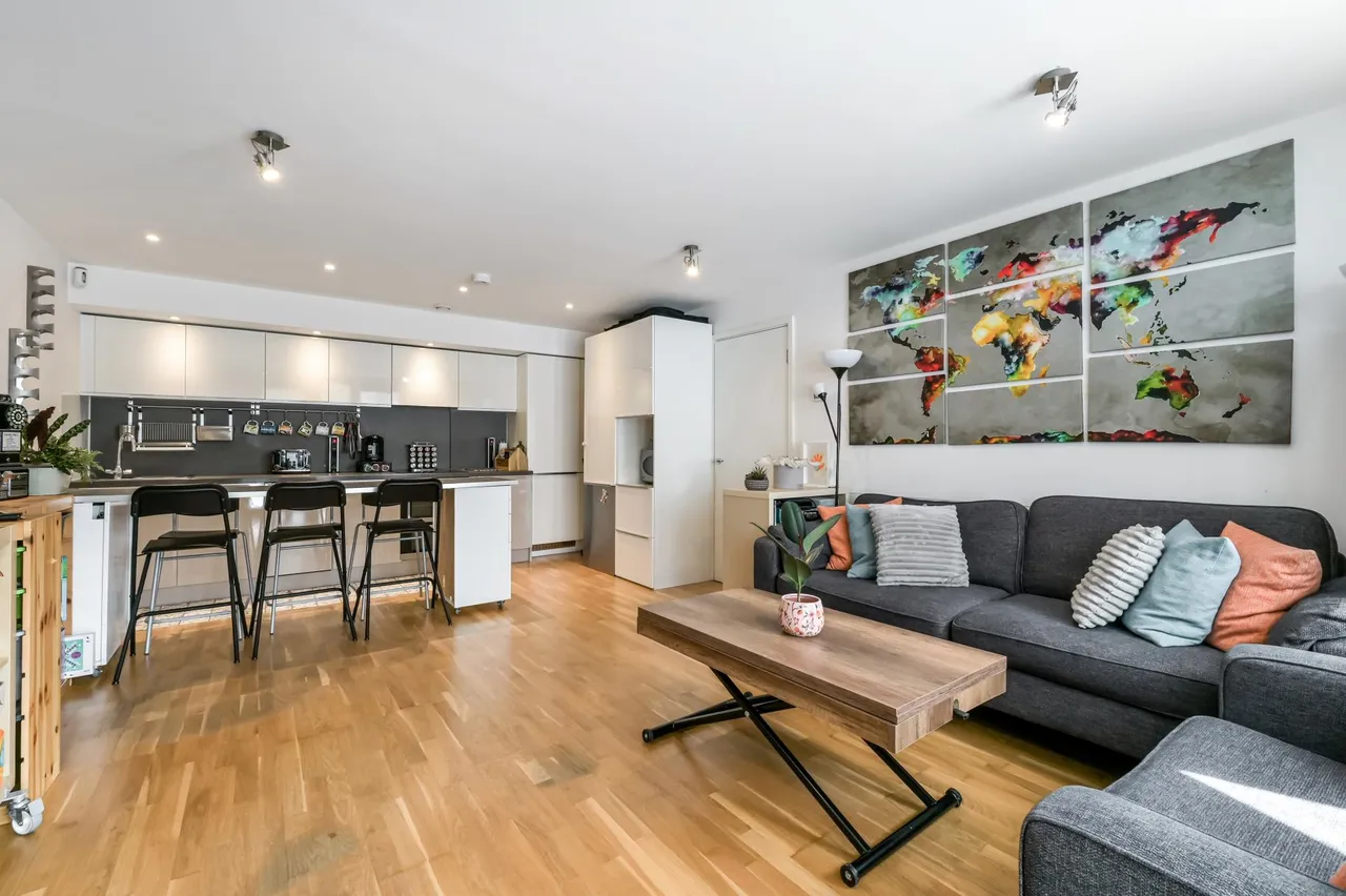 Baltic Avenue, Brentford, TW8, photo 4