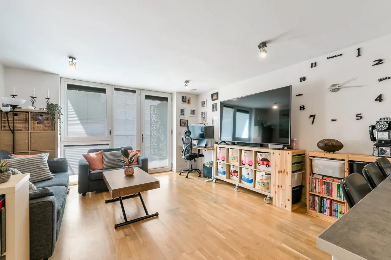 Baltic Avenue, Brentford, TW8, photo 3