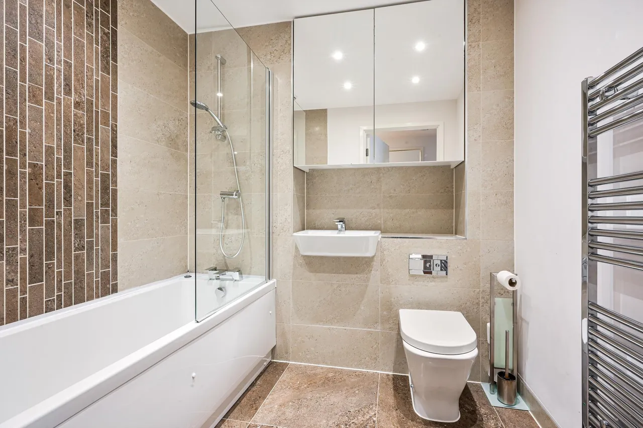 Baltic Avenue, Brentford, TW8, photo 8