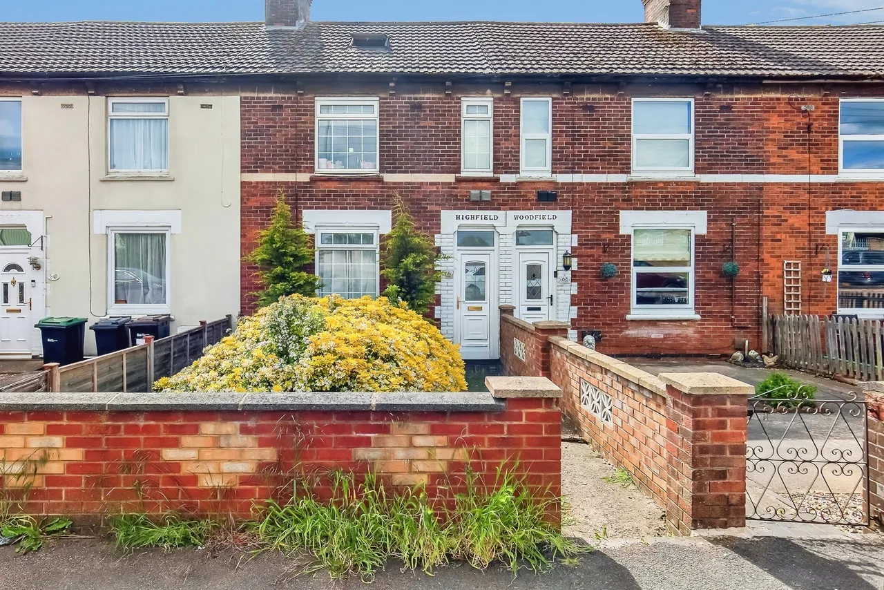 3 bed house for sale — Weldon Road, Corby