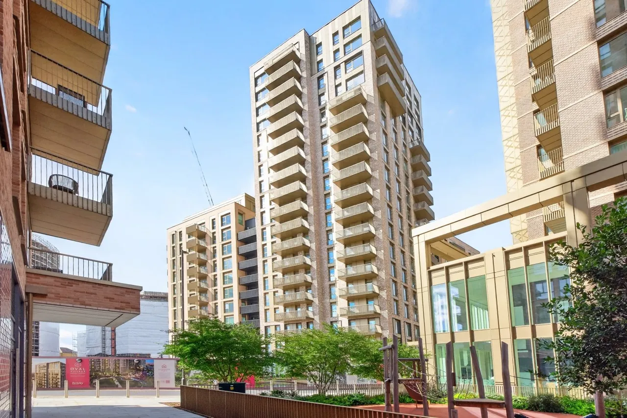 2 bed flat to rent — Gasholder Place, London, SE11