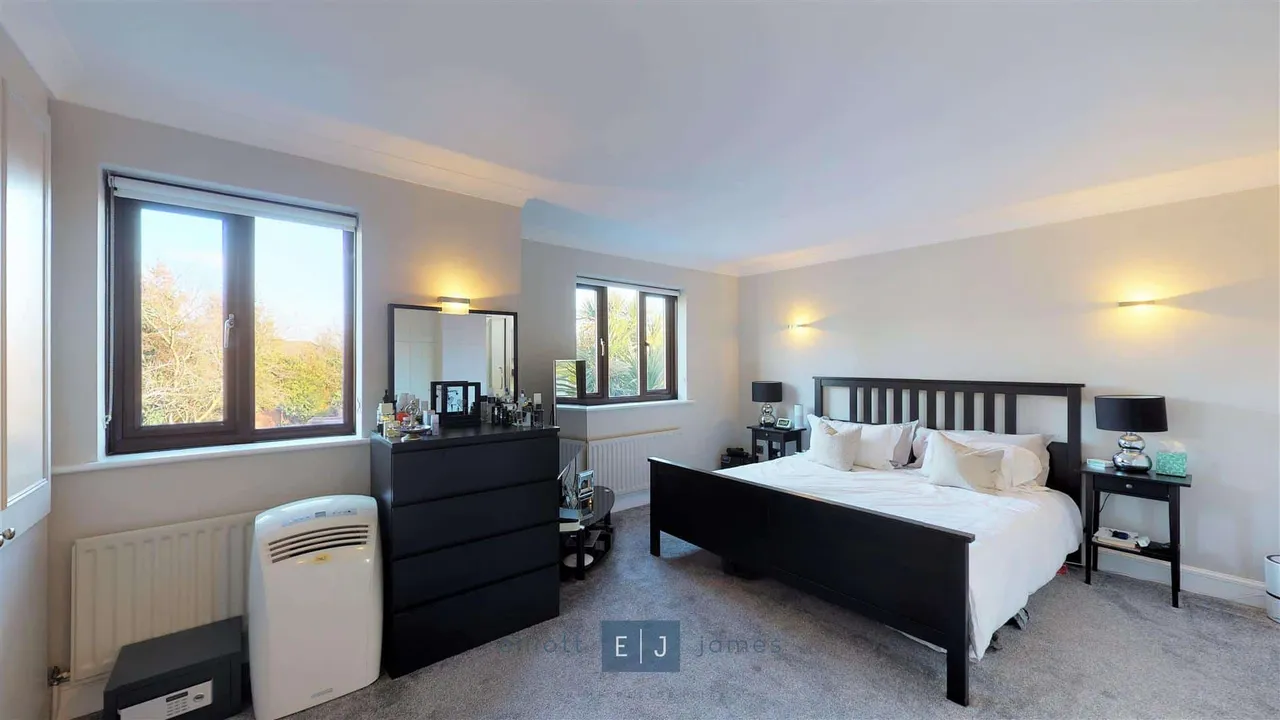 Tomswood Hill, Chigwell, photo 8