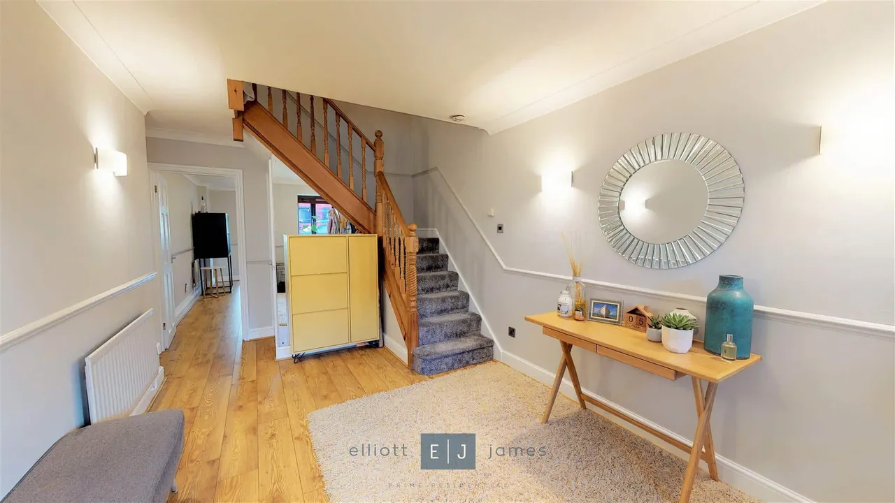 Tomswood Hill, Chigwell, photo 2
