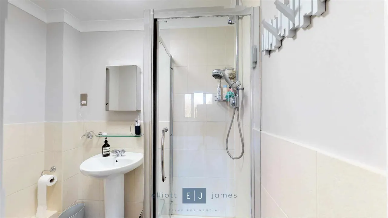Tomswood Hill, Chigwell, photo 10