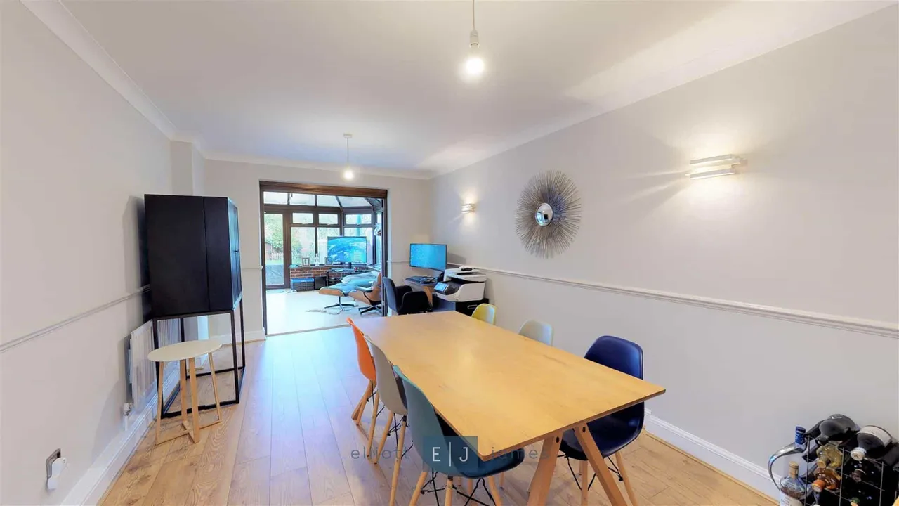 Tomswood Hill, Chigwell, photo 5