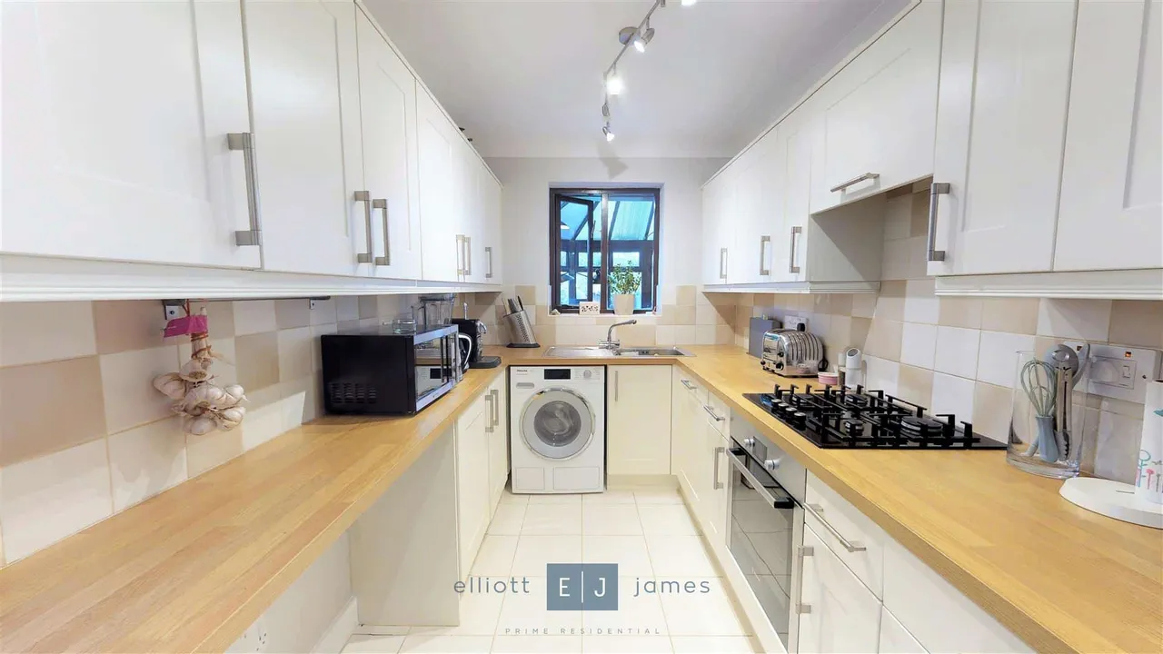 Tomswood Hill, Chigwell, photo 4