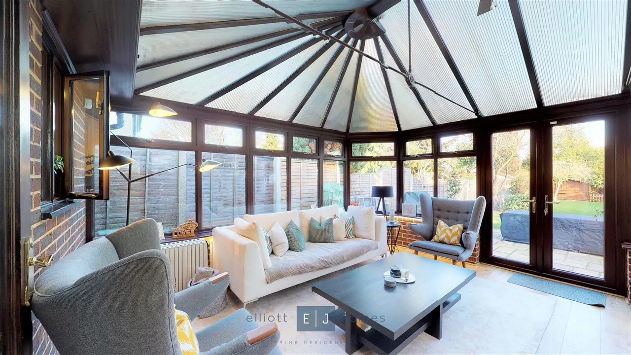 Tomswood Hill, Chigwell, photo 7