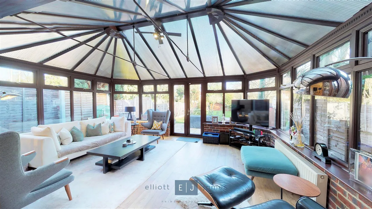 Tomswood Hill, Chigwell, photo 6