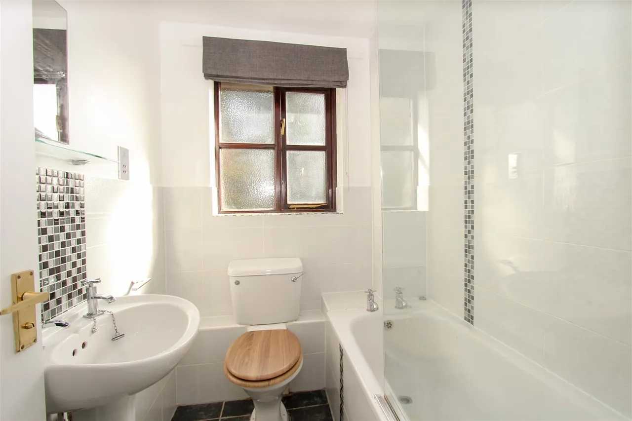 Park Road, Uxbridge, UB8 1NW, photo 6