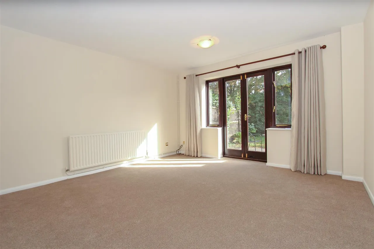 Park Road, Uxbridge, UB8 1NW, photo 2