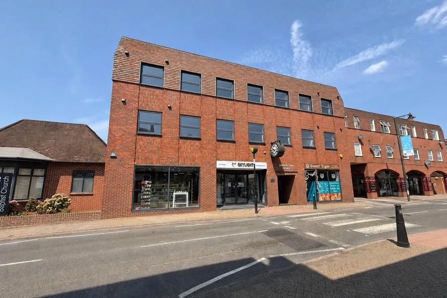 High Street, RG45, photo 7