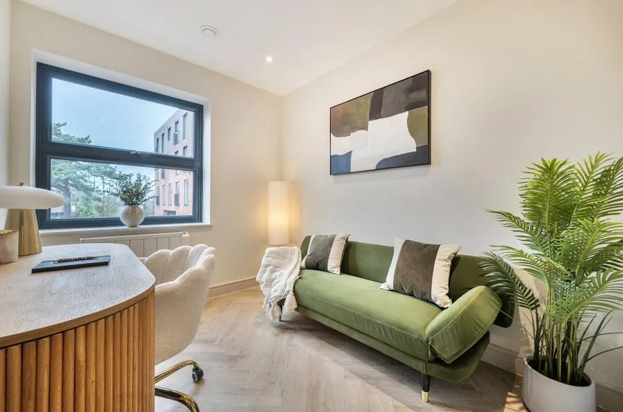 High Street, RG45, photo 5