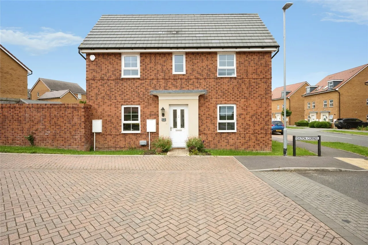 3 bed house for sale — Galton Corner, Leighton Buzzard, Bedfordshire, LU7