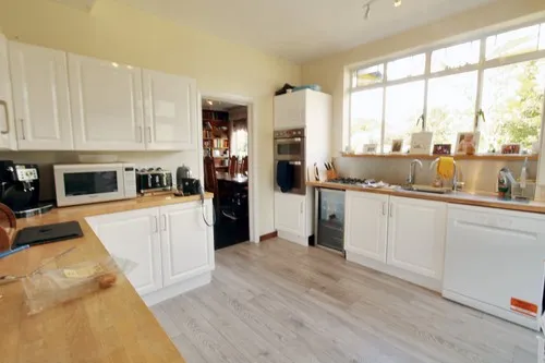 Heath Drive, Gidea Park, RM2, photo 14