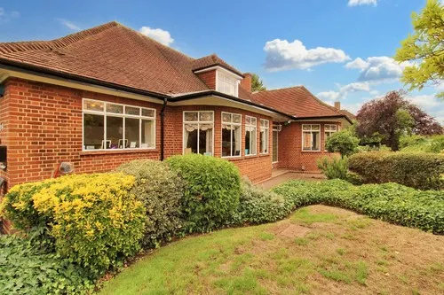 Heath Drive, Gidea Park, RM2, photo 3