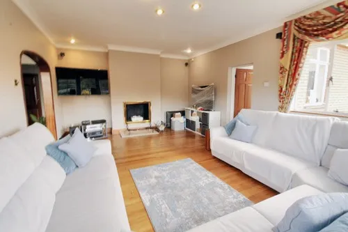 Heath Drive, Gidea Park, RM2, photo 7