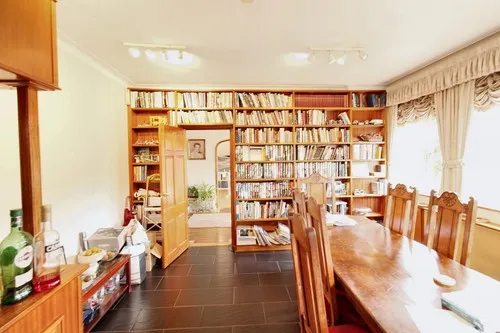 Heath Drive, Gidea Park, RM2, photo 9