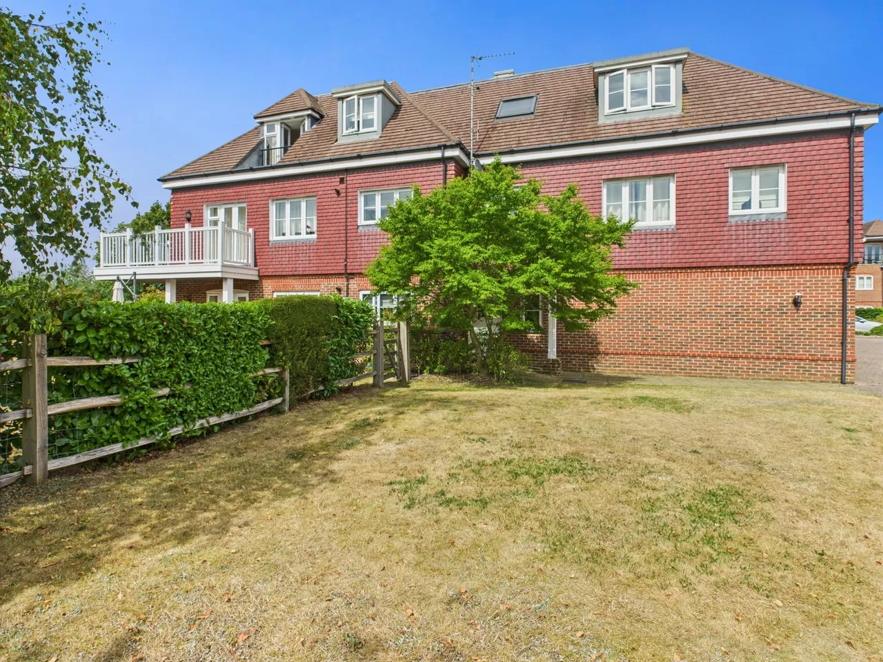 2 bed upper meadow, hedgerley lane, gerrards cross,sl9 to rent, Hedgerley Lane, Gerrards Cross