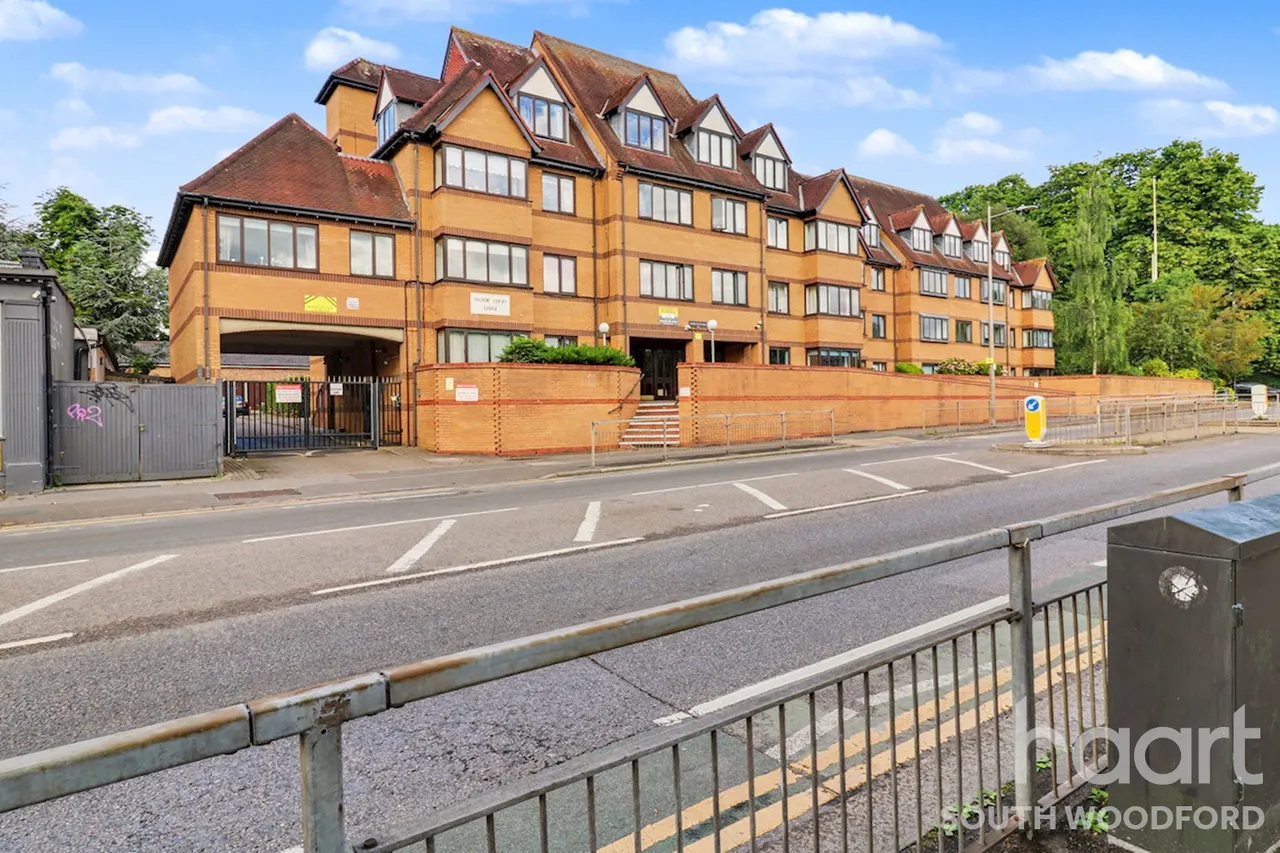 1 bed retirement property for sale, High Road, London, E18