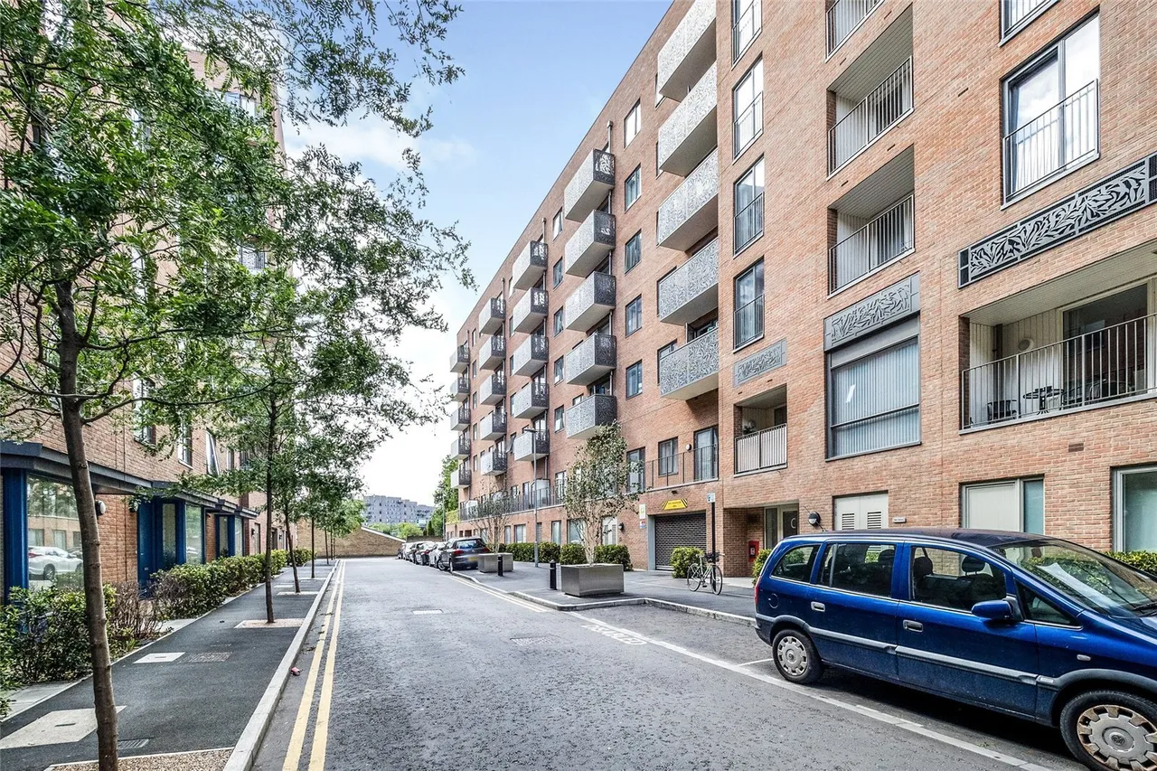 2 bed flat for sale — Hammersley Road, London, E16