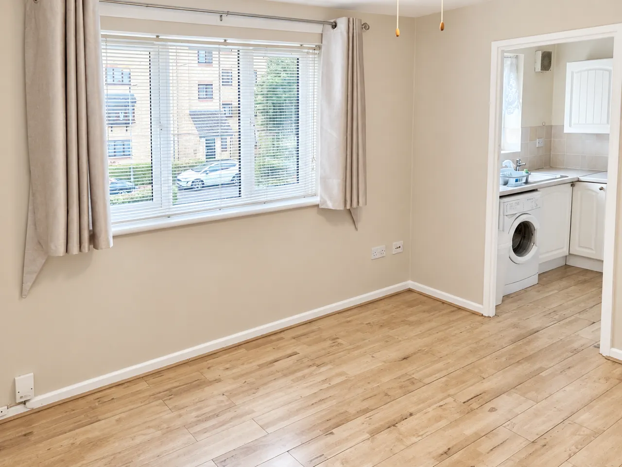 CHESTNUT ROAD, BASILDON, photo 3