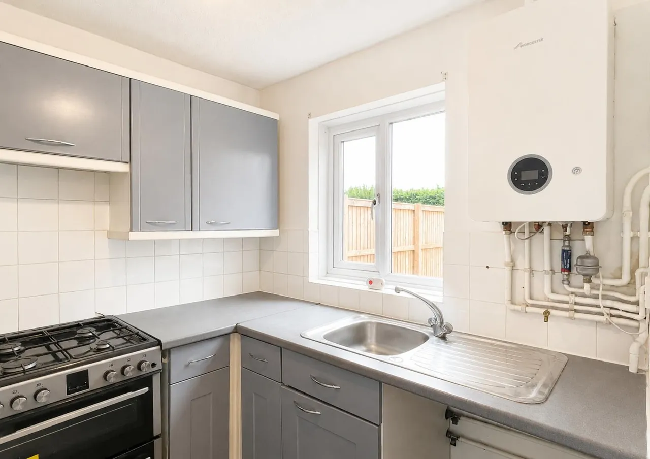 Larchfield Close, Frome BA11 2UG, photo 5
