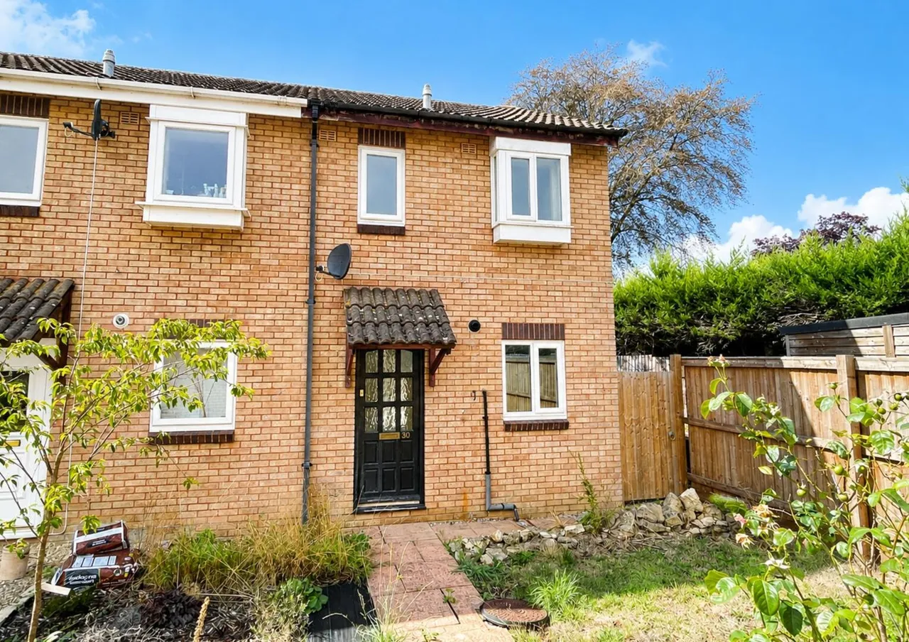 2 bed house for sale — Larchfield Close, Frome BA11 2UG