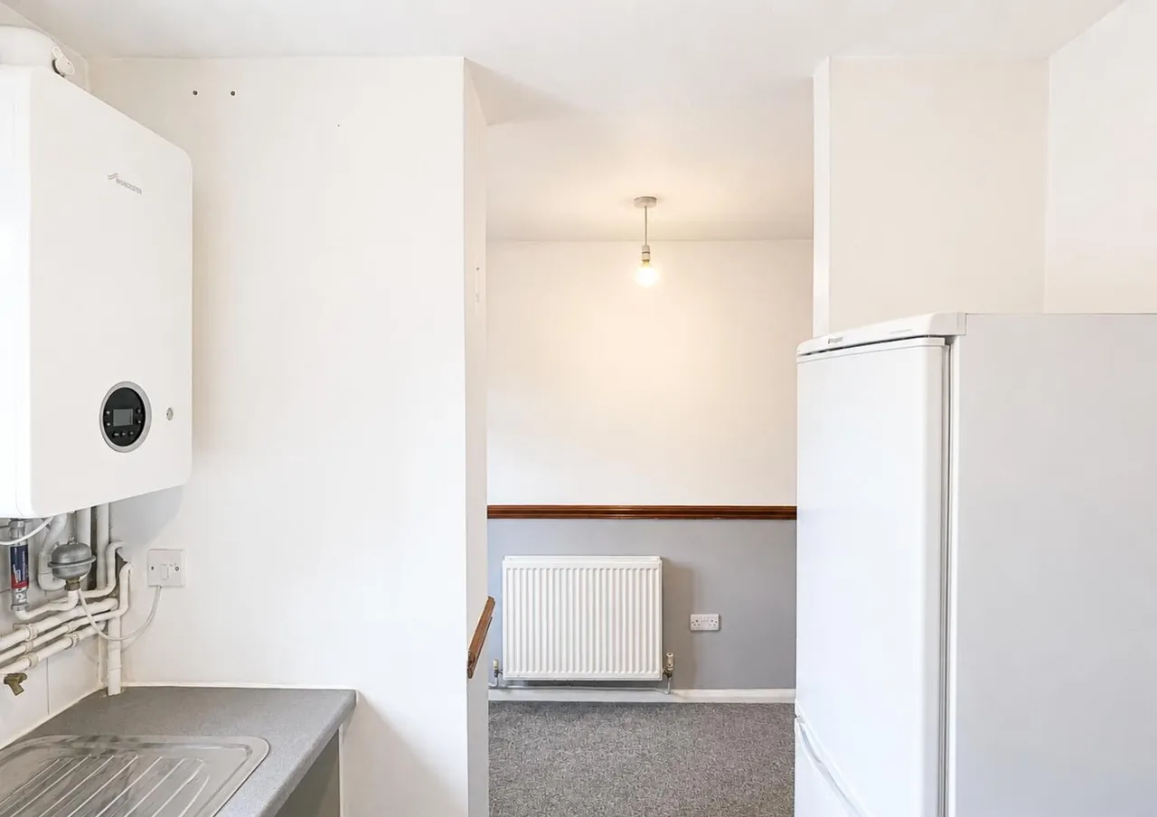 Larchfield Close, Frome BA11 2UG, photo 6