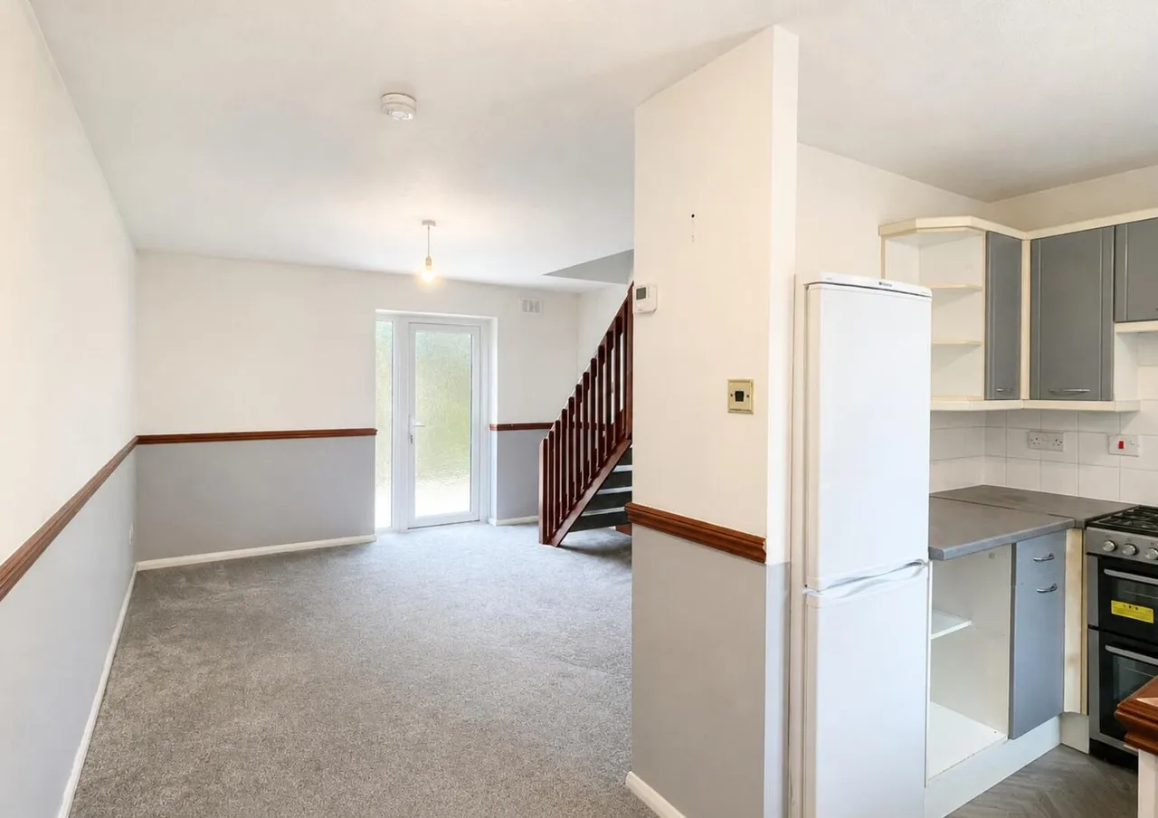 Larchfield Close, Frome BA11 2UG, photo 8