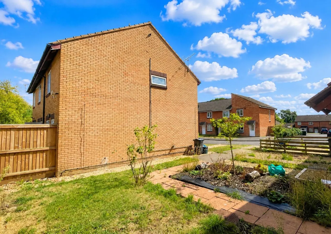 Larchfield Close, Frome BA11 2UG, photo 17