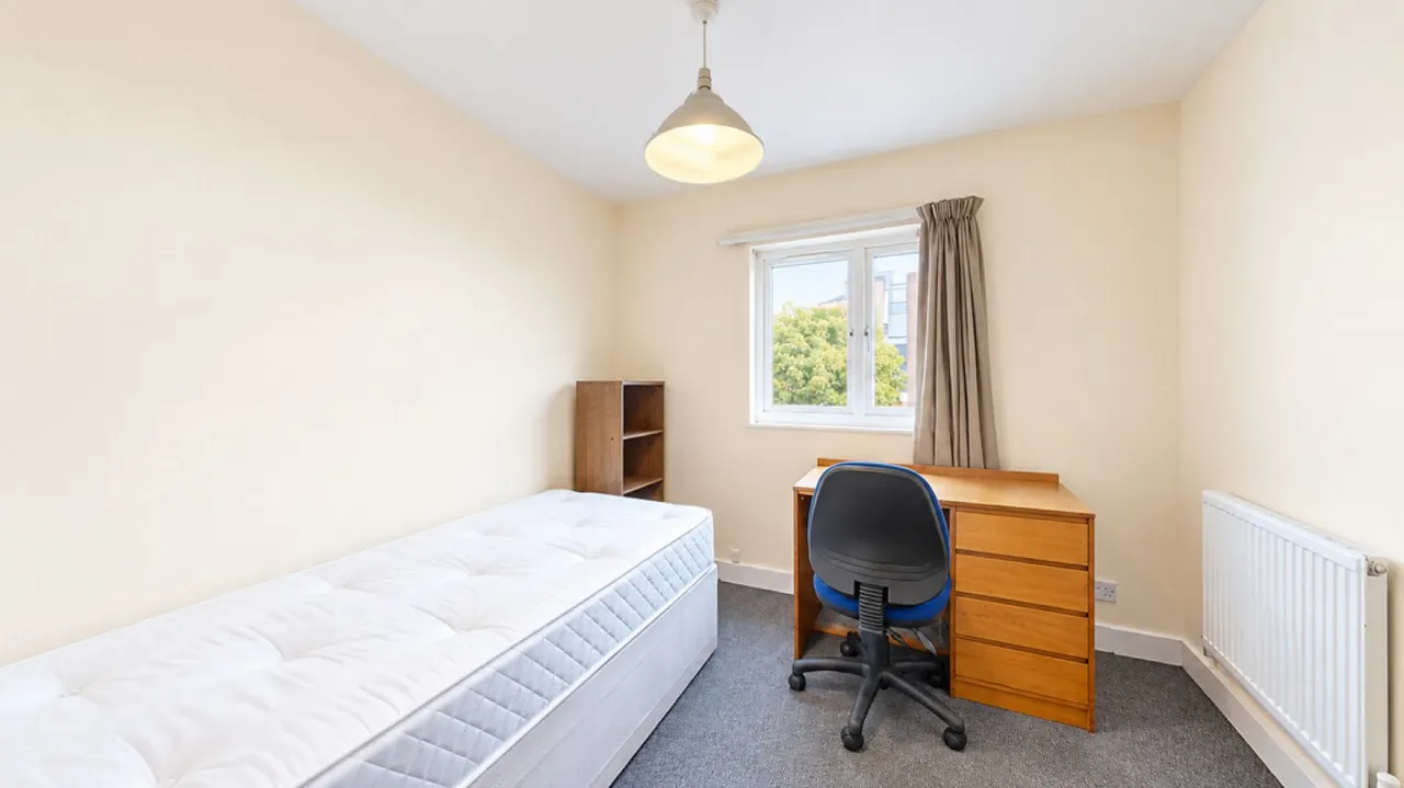 Cowley Road, Oxford, OX4, photo 9