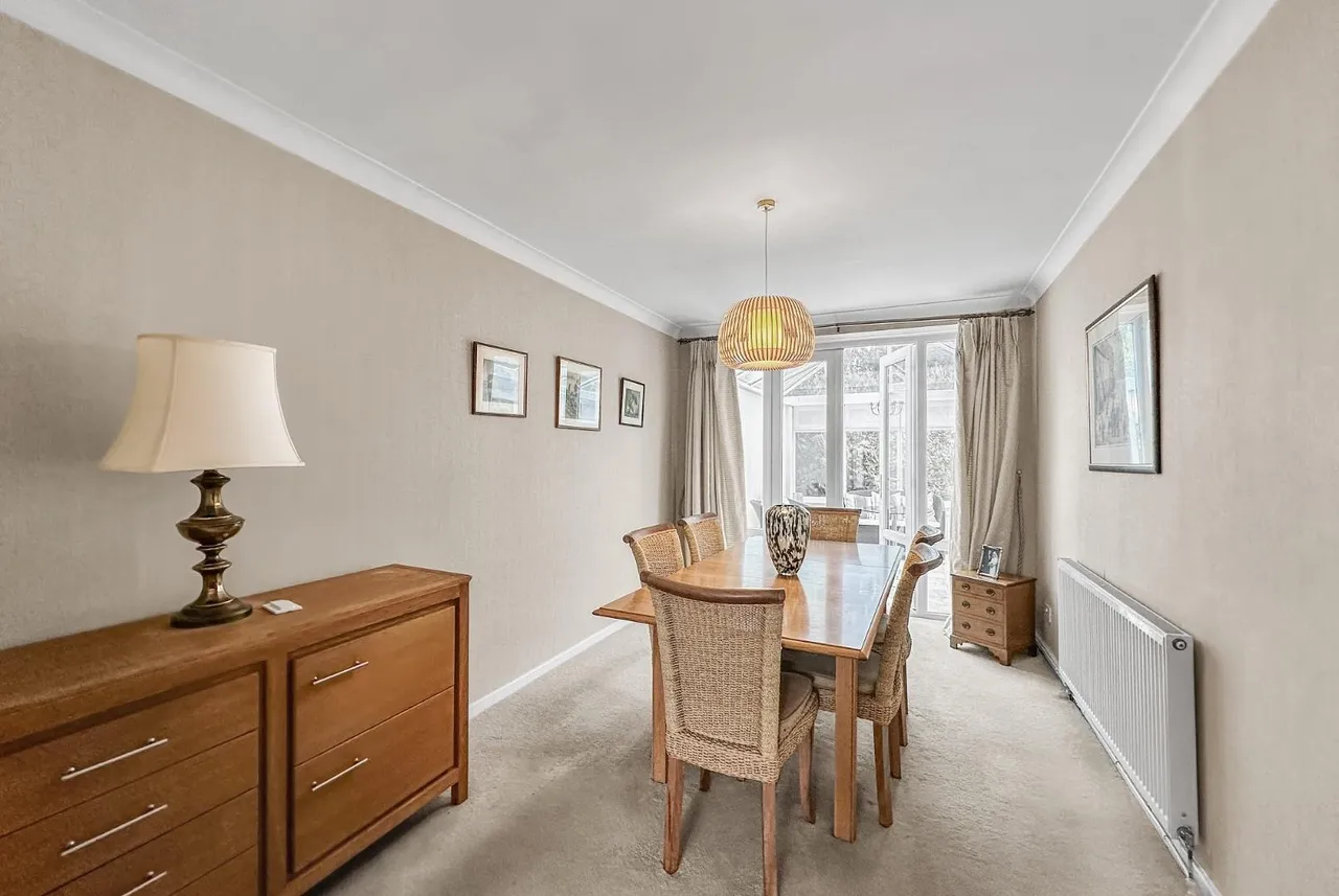 Wellfield Lane, Hale, Cheshire WA15 8LP, photo 4