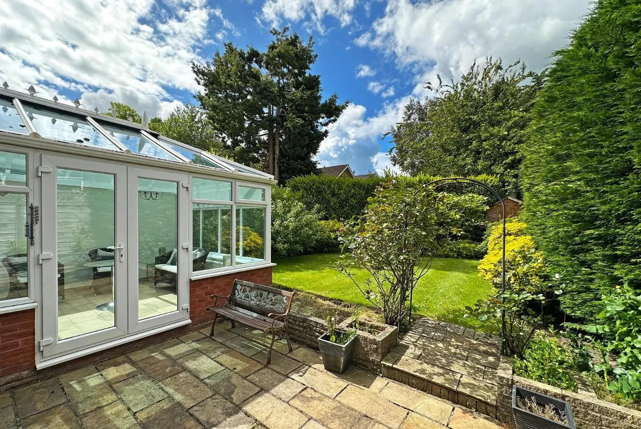 Wellfield Lane, Hale, Cheshire WA15 8LP, photo 6