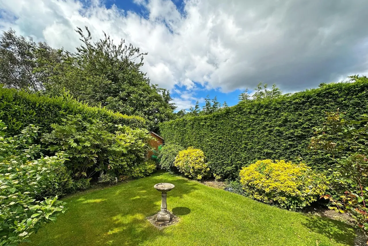 Wellfield Lane, Hale, Cheshire WA15 8LP, photo 25