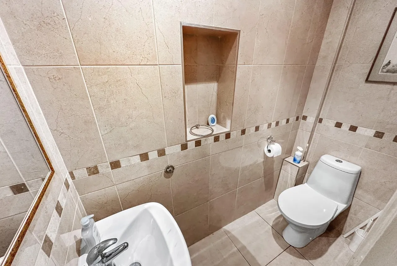Wellfield Lane, Hale, Cheshire WA15 8LP, photo 8
