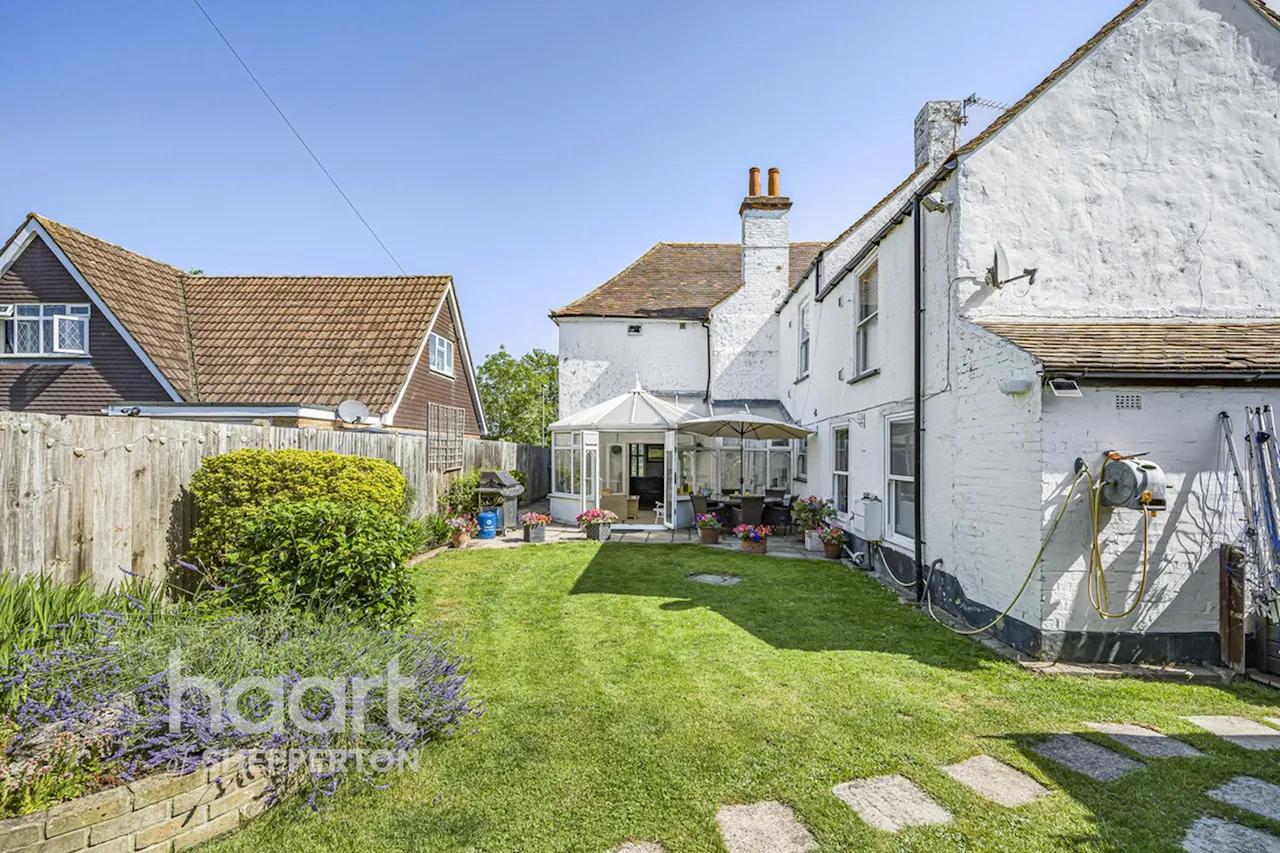 Bedfont Road, Stanwell, TW19, photo 23