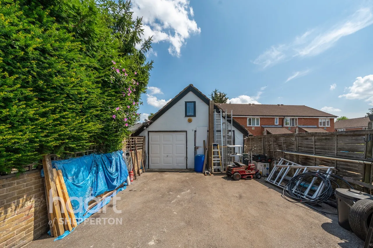 Bedfont Road, Stanwell, TW19, photo 26
