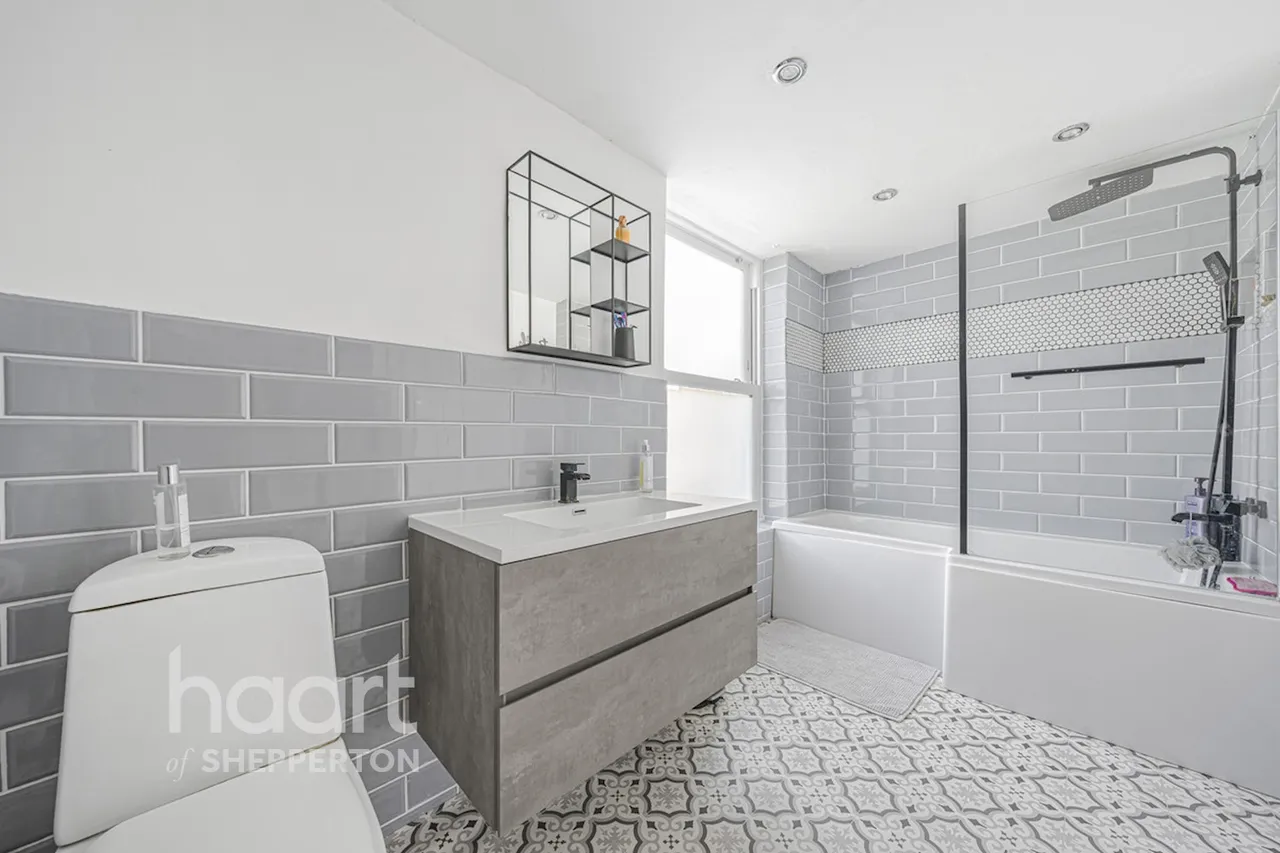 Bedfont Road, Stanwell, TW19, photo 11