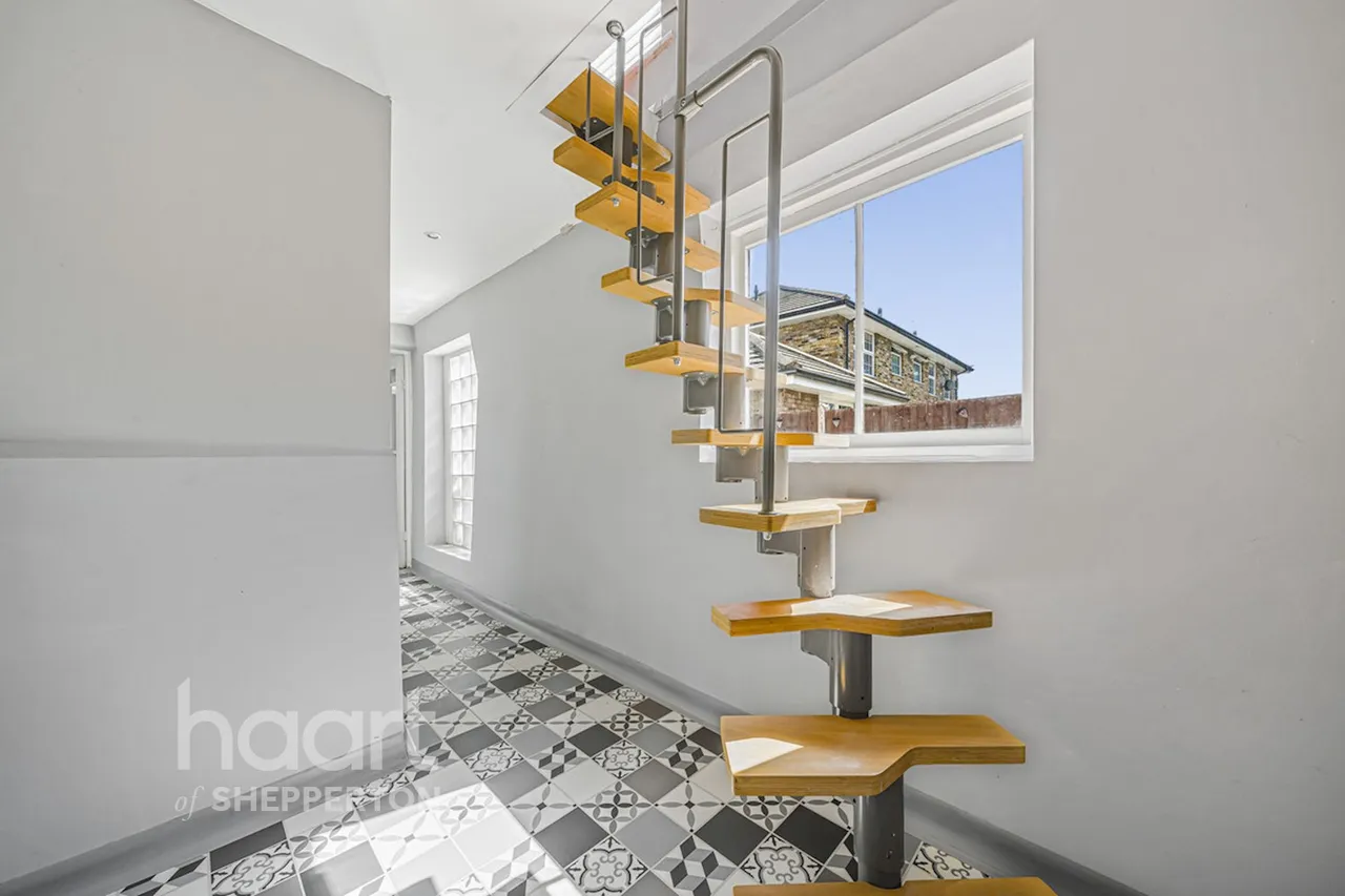 Bedfont Road, Stanwell, TW19, photo 19