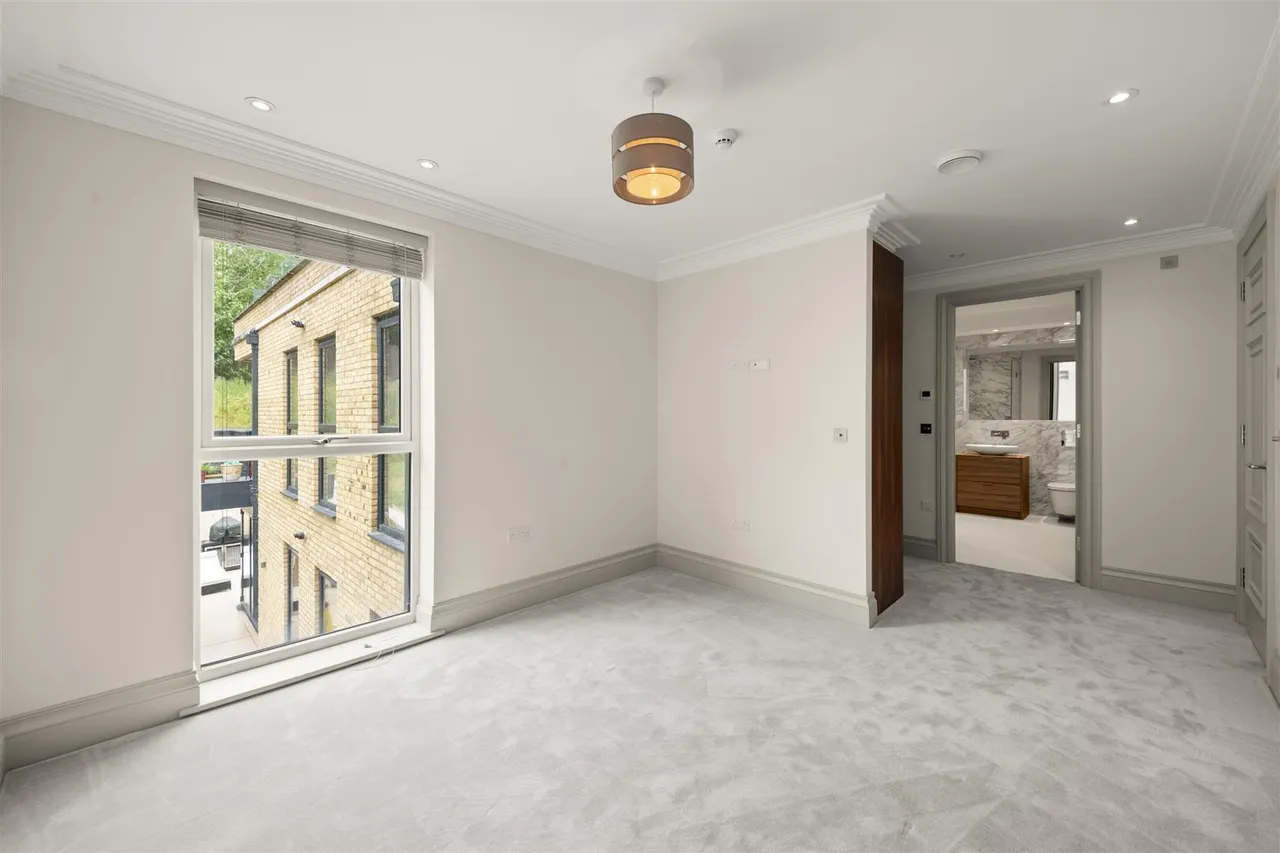 The Drive, Ickenham, photo 6