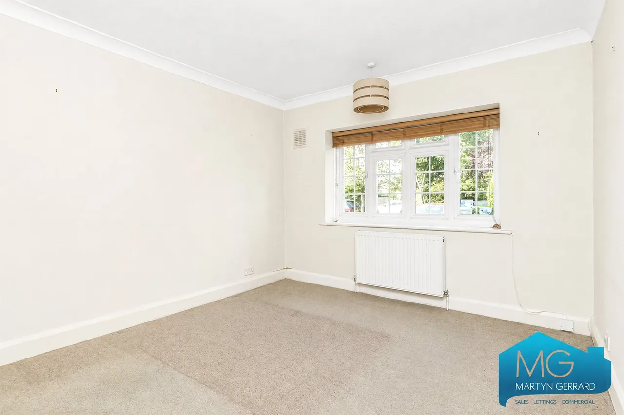 Etchingham Park Road, London, N3, photo 5