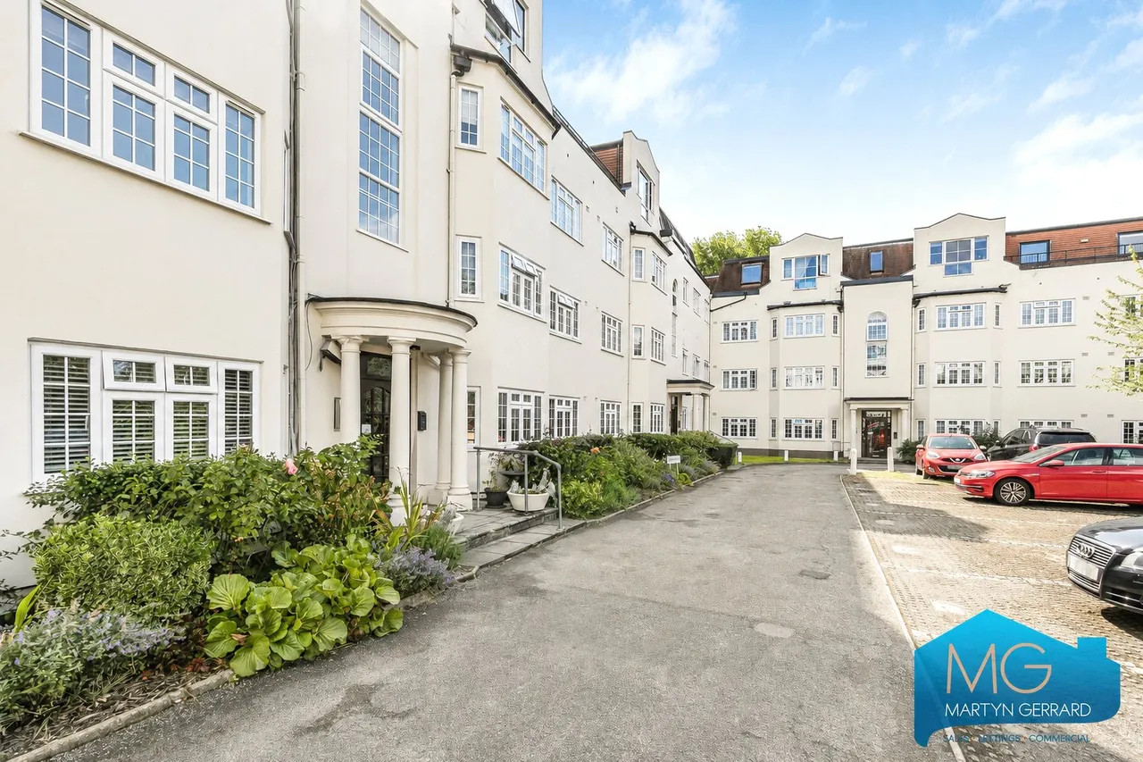 2 bed flat for sale, Etchingham Park Road, London, N3