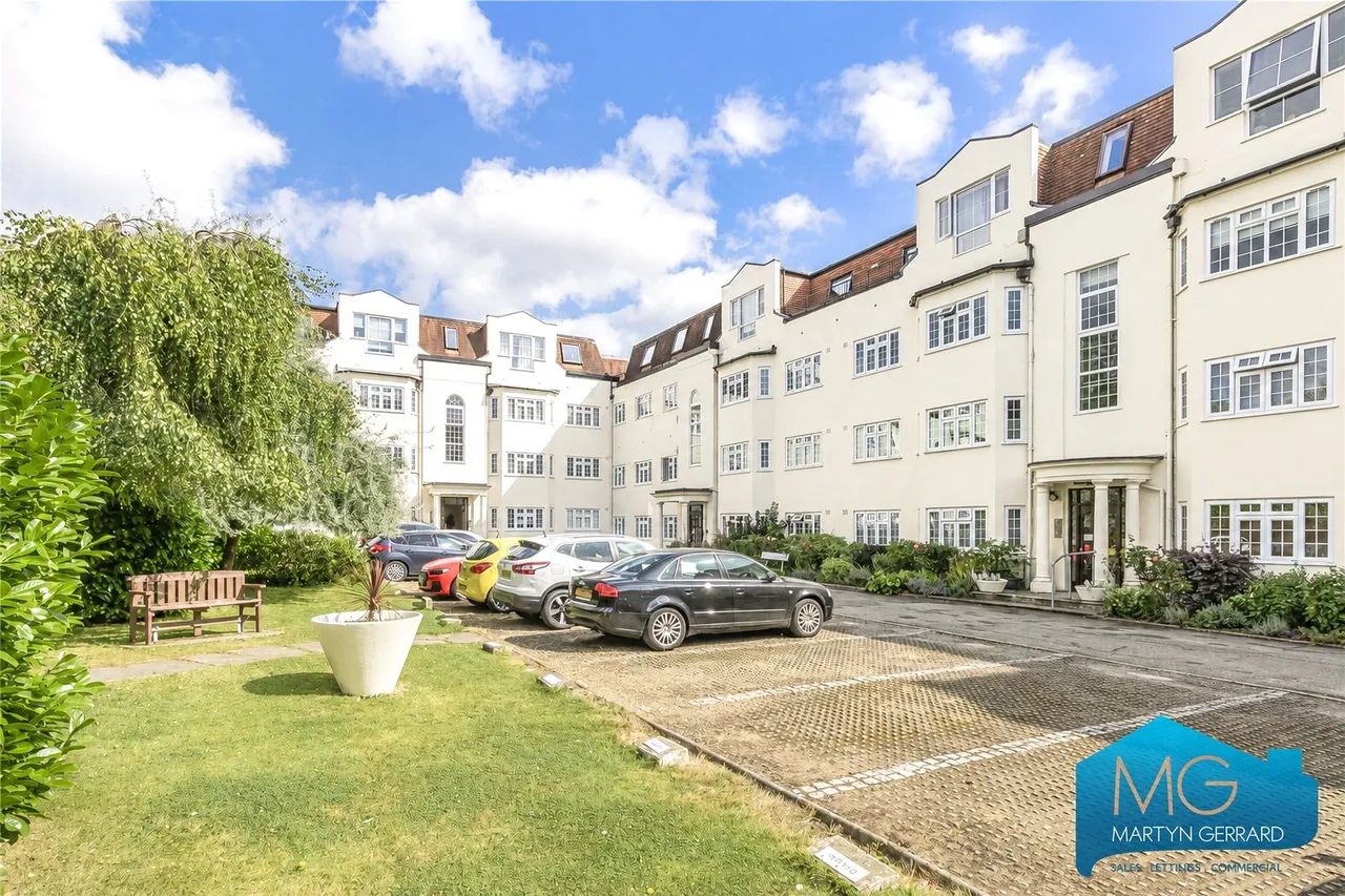 Etchingham Park Road, London, N3, photo 9