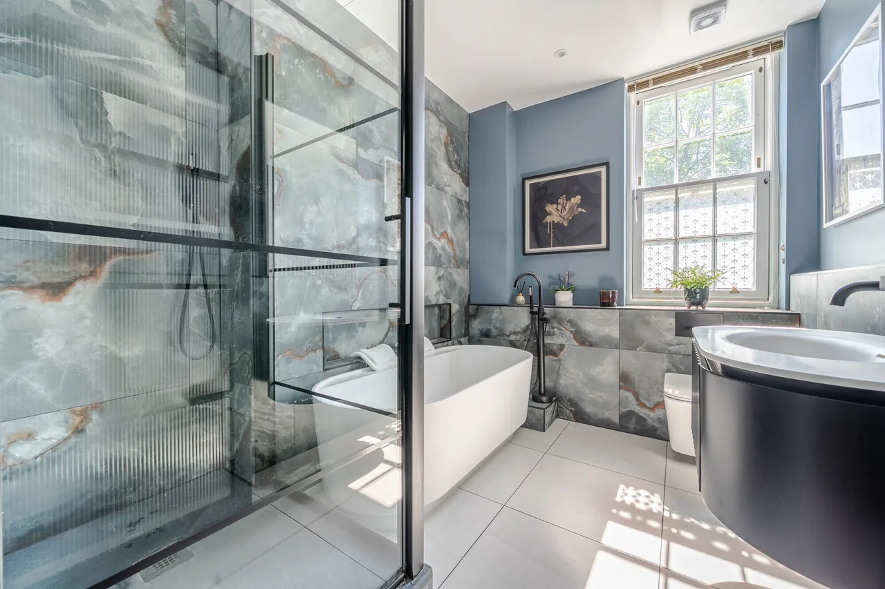 High Street, Esher, KT10, photo 6