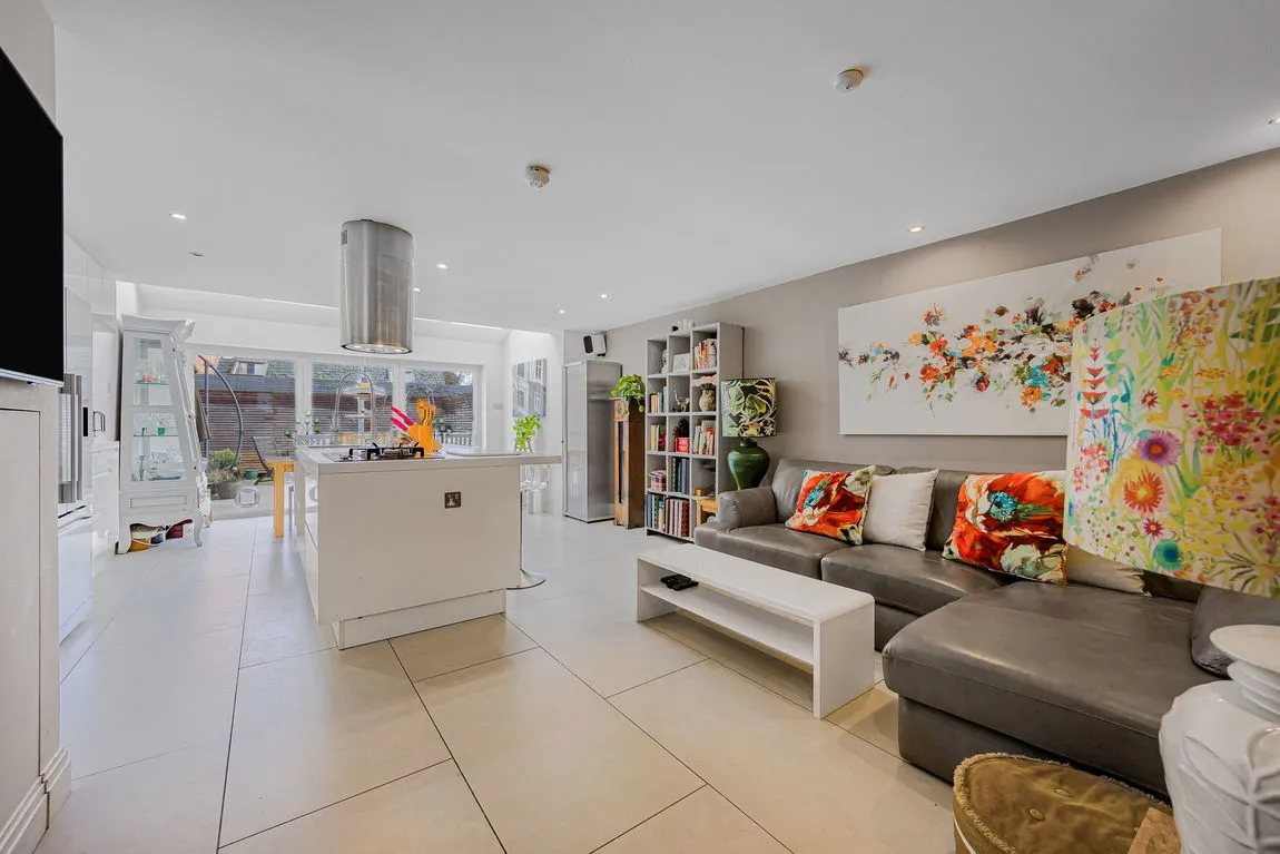 Parsonage Gardens, Marlow, SL7 1NJ, photo 2
