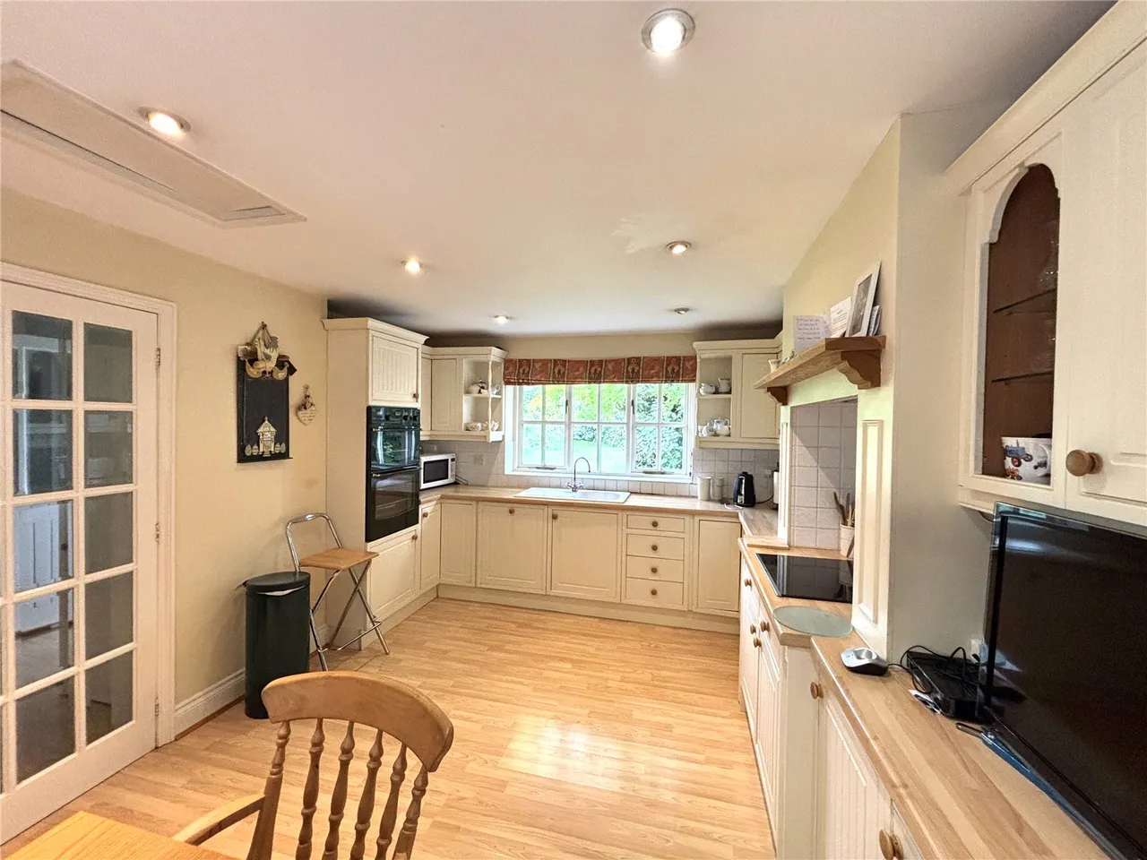 Vicarage Road, Lover, Salisbury, Wiltshire, SP5 2PE, photo 4