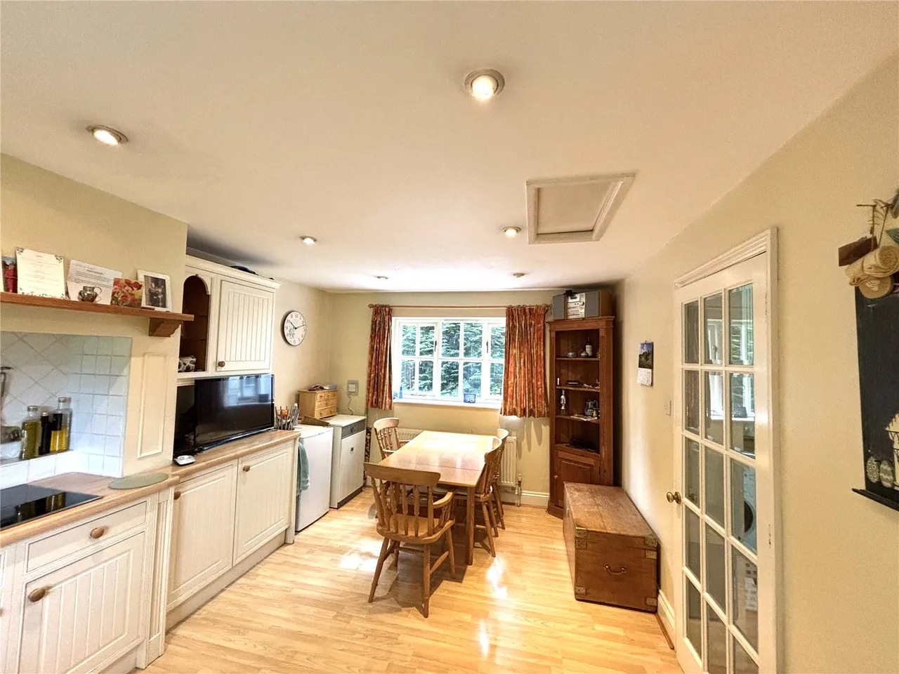 Vicarage Road, Lover, Salisbury, Wiltshire, SP5 2PE, photo 3