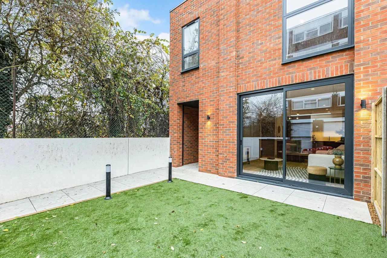 Lynwood Close, South Woodford, E18, photo 5